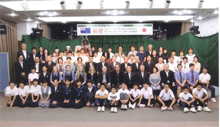 Sister Cities trip groups pose for a picture together