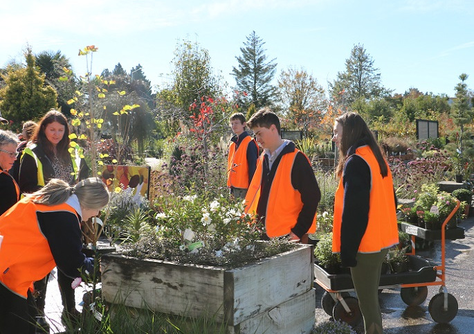 College students doing work experience at Southern Woods 