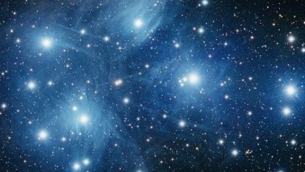 picture of the Matariki star cluster