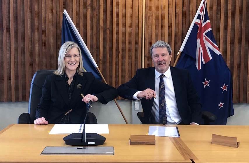 Toitū Te Whenua Chief Executive Gaye Searancke and Council Chief Executive David Ward doing an elbow bump after signing the MOU