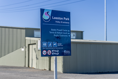 Sign saying Leeston Park